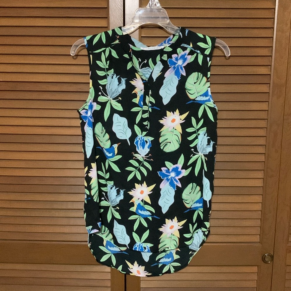 Violet + Claire lightweight sleeveless blouse tropical bird print small S